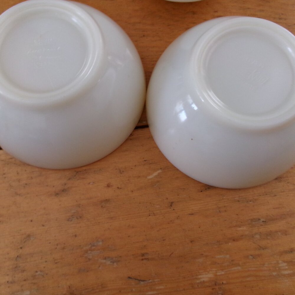 vtg lot of 4 milkglass fireking anchor hocking MCM cereal bowls good - Picture 5 of 6